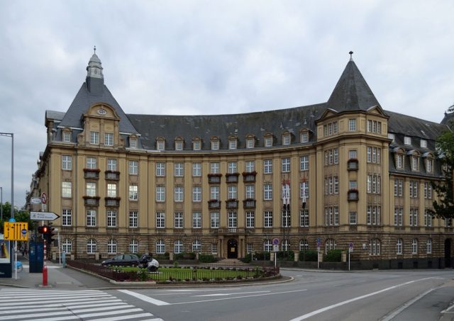 https://commons.wikimedia.org/wiki/File:BCEE_Place_de_Metz_Luxembourg_2013_02.JPG