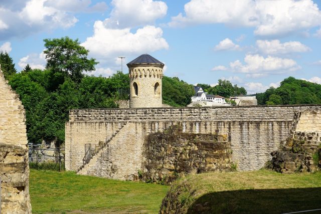 https://commons.wikimedia.org/wiki/Category:Fortifications_du_Plateau_du_Rham#/media/File:Luxembourg_Fortress_2007_18.JPG
