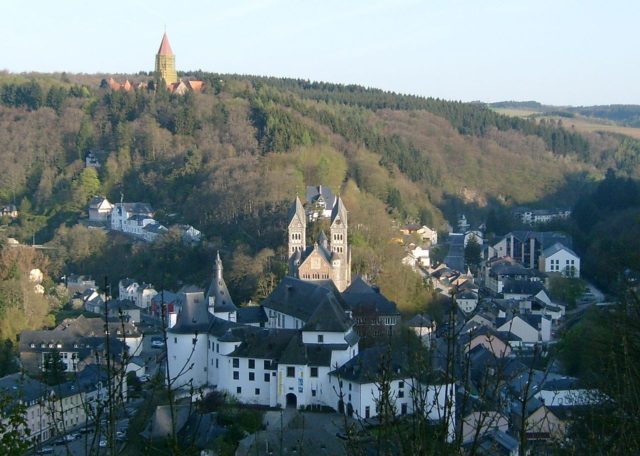 https://commons.wikimedia.org/wiki/Category:Clervaux_Castle#/media/File:Schlass_Klierf.jpg