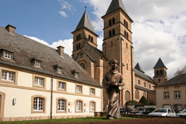 https://pixabay.com/photos/echternach-church-luxembourg-3851455/