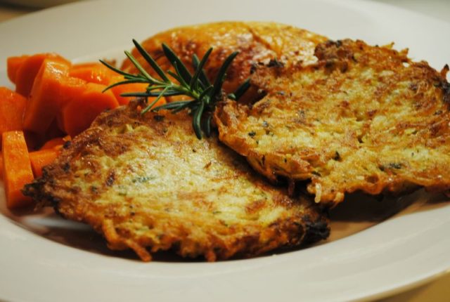 https://www.dairyfreed.com/2012/08/crispy-potato-pancakes-latkes.html