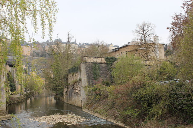https://commons.wikimedia.org/wiki/File:Ecluse_Grund_Luxembourg_City_01.JPG