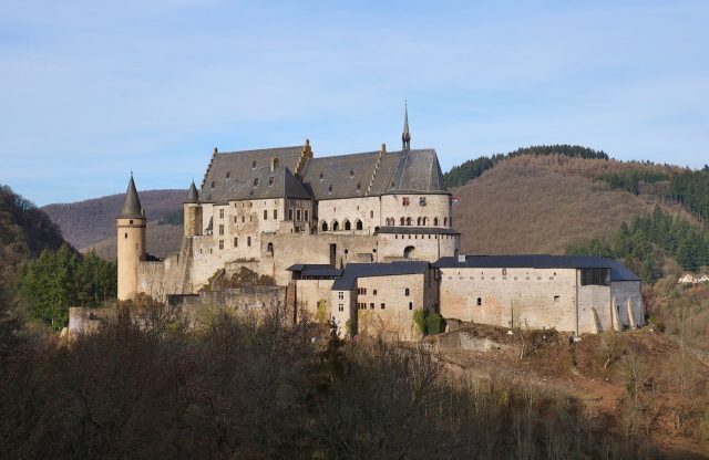 https://en.wikipedia.org/wiki/Vianden_Castle#/media/File:Burg_Vianden,_Luxemburg.jpg