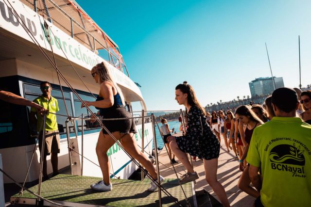 Have a taste of Barcelona's nightlife Photo by https://www.stoketravel.com/trip/barcelona-barefoot-boat-party/#slide=top