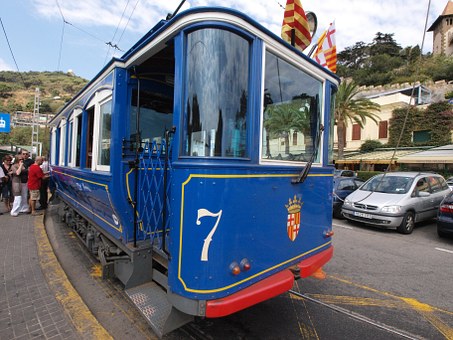 https://pixabay.com/photos/barcelona-spain-tram-train-85075/