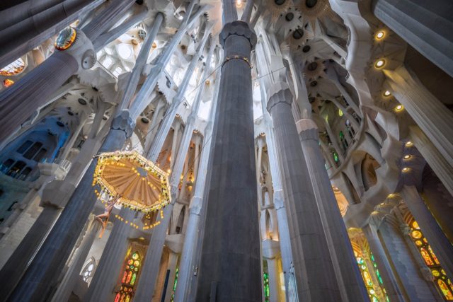 https://pixabay.com/photos/barcelona-columns-temple-915071/