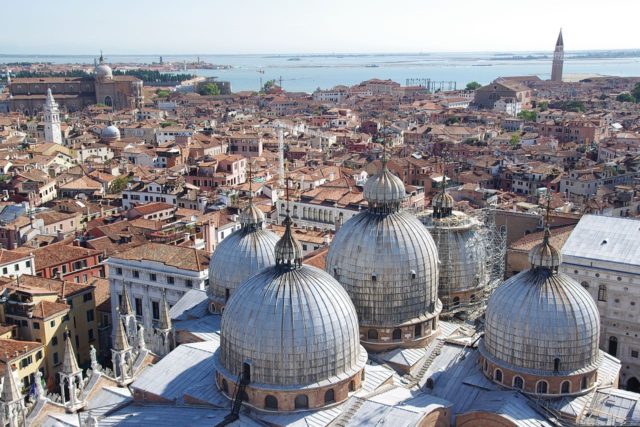 Enjoy a Venetian panorama