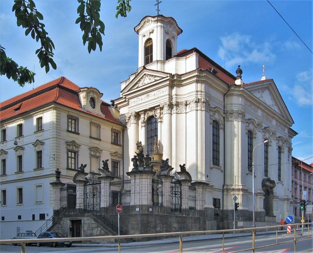 https://en.wikipedia.org/wiki/Saints_Cyril_and_Methodius_Cathedral#/media/File:Pravoslavny_katedralni_chram_sv._Cyrila_a_Metodeje_Resslova_Praha.jpg