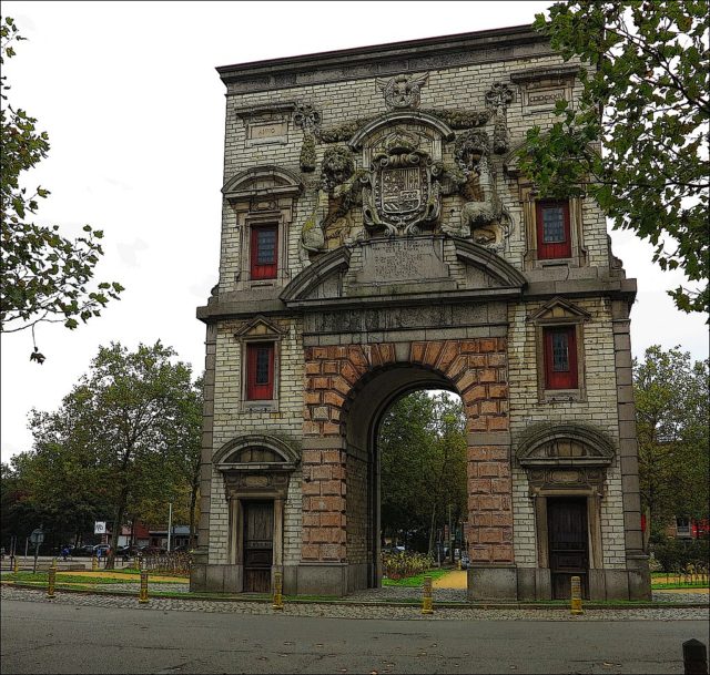https://commons.wikimedia.org/wiki/Category:Waterpoort_(Antwerpen)#/media/File:16th_Century_Monumental_City_Gate_Previously_Part_of_the_Inner_'Spanish'_Fortifications_-_panoramio.jpg