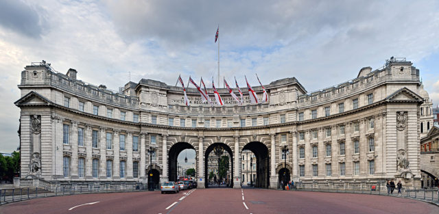 https://commons.wikimedia.org/wiki/File:Admiralty_Arch,_London,_England_-_June_2009.jpg