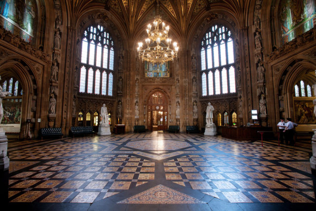 https://commons.wikimedia.org/wiki/Category:Central_Lobby,_Palace_of_Westminster#/media/File:London_-_The_Parliament_-_2773.jpg