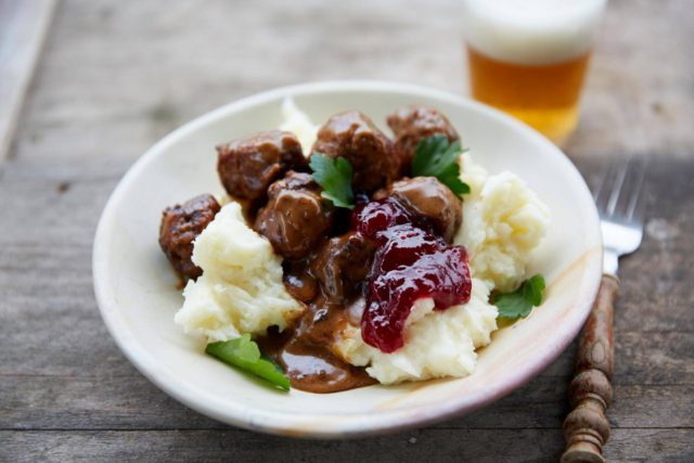 https://visitsweden.com/what-to-do/food-drink/food/traditional-dish/traditional-swedish-meatballs-recipe/