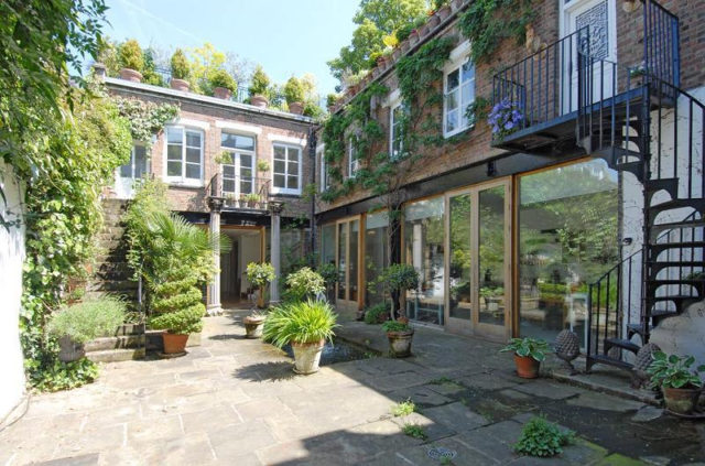 https://www.luxuryestate.com/p38266061-villa-for-rent-per-week-london